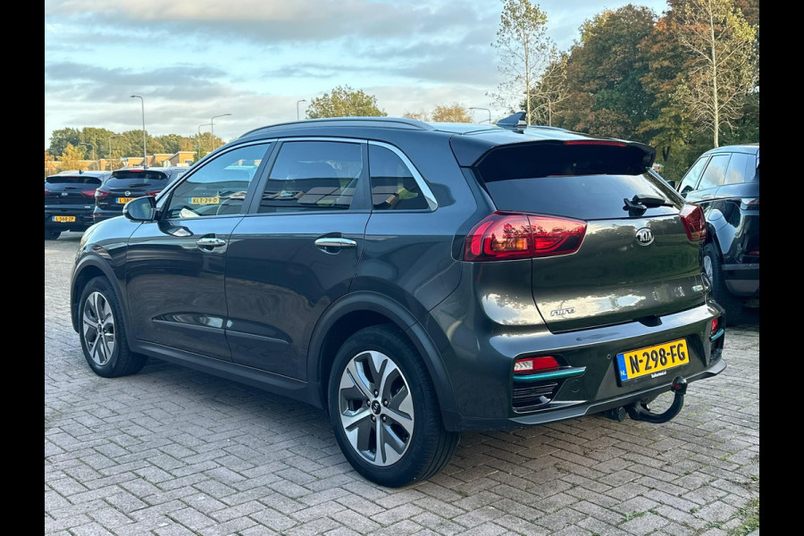 Kia e-Niro ExecutiveLine 64 kWh 204 pk | Trekhaak | Lederen bekleding | Camera | SOH 99,3% |  Schuif-Kantel Dak | Navigatie | Stoelverwarming | Stuurwielverwarming