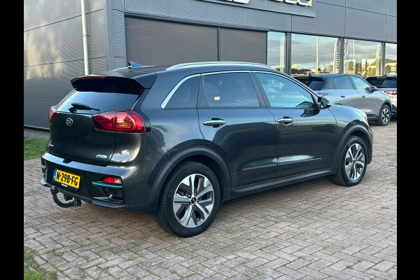 Kia e-Niro ExecutiveLine 64 kWh 204 pk | Trekhaak | Lederen bekleding | Camera | SOH 99,3% |  Schuif-Kantel Dak | Navigatie | Stoelverwarming | Stuurwielverwarming