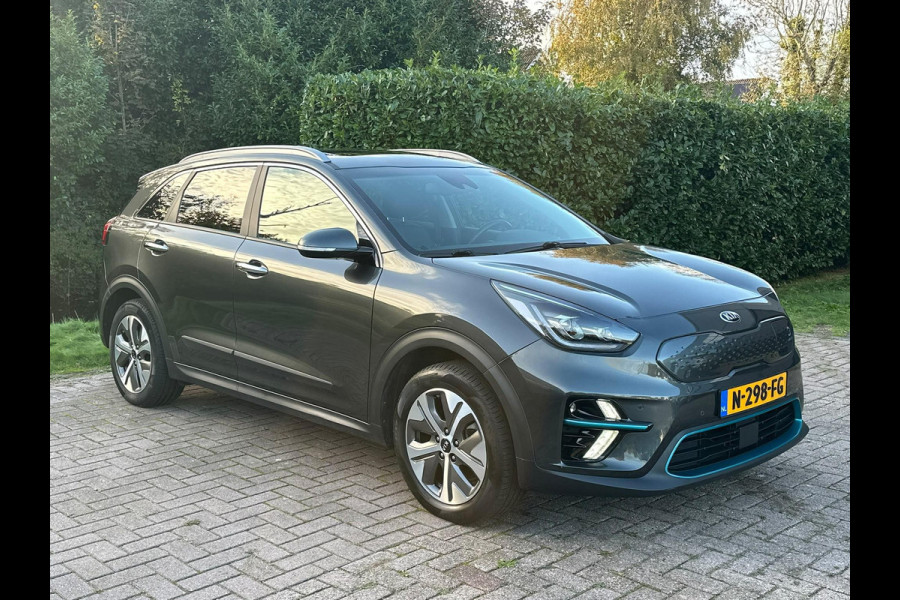 Kia e-Niro ExecutiveLine 64 kWh 204 pk | Trekhaak | Lederen bekleding | Camera | SOH 99,3% |  Schuif-Kantel Dak | Navigatie | Stoelverwarming | Stuurwielverwarming