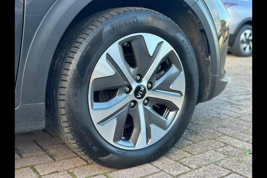 Kia e-Niro ExecutiveLine 64 kWh 204 pk | Trekhaak | Lederen bekleding | Camera | SOH 99,3% |  Schuif-Kantel Dak | Navigatie | Stoelverwarming | Stuurwielverwarming