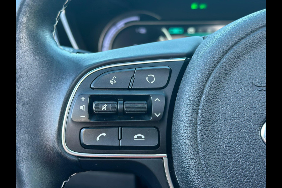Kia e-Niro ExecutiveLine 64 kWh 204 pk | Trekhaak | Lederen bekleding | Camera | SOH 99,3% |  Schuif-Kantel Dak | Navigatie | Stoelverwarming | Stuurwielverwarming