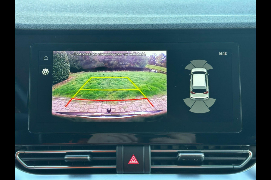 Kia e-Niro ExecutiveLine 64 kWh 204 pk | Trekhaak | Lederen bekleding | Camera | SOH 99,3% |  Schuif-Kantel Dak | Navigatie | Stoelverwarming | Stuurwielverwarming