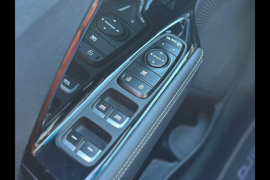Kia e-Niro ExecutiveLine 64 kWh 204 pk | Trekhaak | Lederen bekleding | Camera | SOH 99,3% |  Schuif-Kantel Dak | Navigatie | Stoelverwarming | Stuurwielverwarming