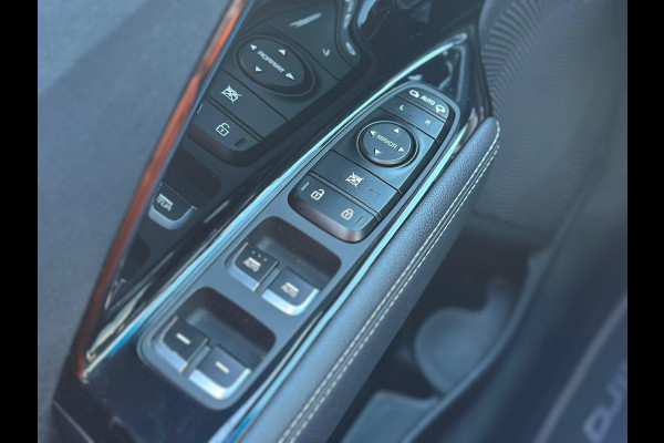 Kia e-Niro ExecutiveLine 64 kWh 204 pk | Trekhaak | Lederen bekleding | Camera | SOH 99,3% |  Schuif-Kantel Dak | Navigatie | Stoelverwarming | Stuurwielverwarming