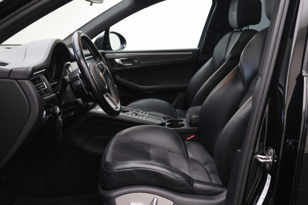 Porsche Macan 2.9 GTS Sport-chrono Pakket Plus, Panoramadak, Camera, Sport uitlaat, Navigatie, Trekhaak, 21''
