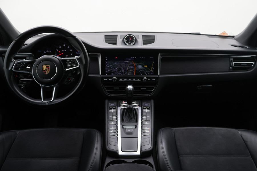 Porsche Macan 2.9 GTS Sport-chrono Pakket Plus, Panoramadak, Camera, Sport uitlaat, Navigatie, Trekhaak, 21''