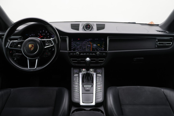 Porsche Macan 2.9 GTS Sport-chrono Pakket Plus, Panoramadak, Camera, Sport uitlaat, Navigatie, Trekhaak, 21''