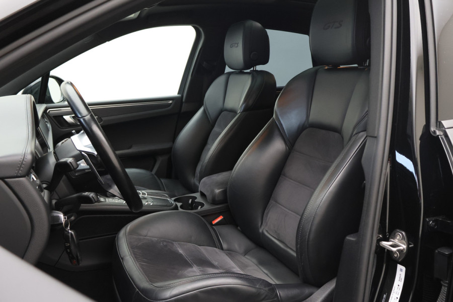 Porsche Macan 2.9 GTS Sport-chrono Pakket Plus, Panoramadak, Camera, Sport uitlaat, Navigatie, Trekhaak, 21''