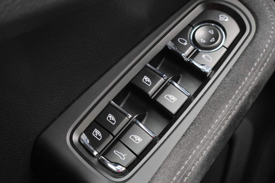 Porsche Macan 2.9 GTS Sport-chrono Pakket Plus, Panoramadak, Camera, Sport uitlaat, Navigatie, Trekhaak, 21''