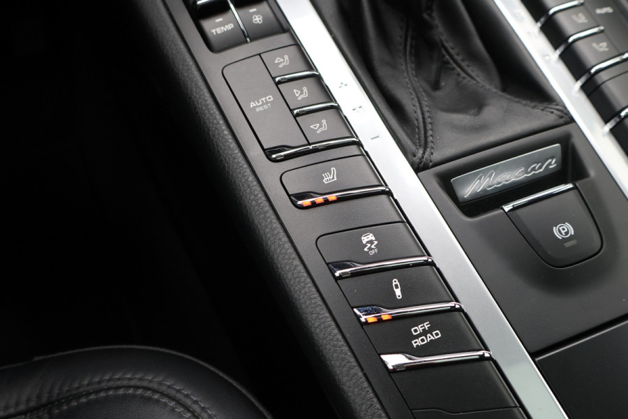Porsche Macan 2.9 GTS Sport-chrono Pakket Plus, Panoramadak, Camera, Sport uitlaat, Navigatie, Trekhaak, 21''