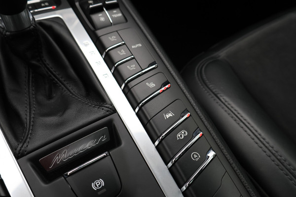 Porsche Macan 2.9 GTS Sport-chrono Pakket Plus, Panoramadak, Camera, Sport uitlaat, Navigatie, Trekhaak, 21''