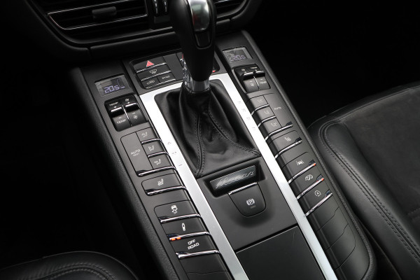 Porsche Macan 2.9 GTS Sport-chrono Pakket Plus, Panoramadak, Camera, Sport uitlaat, Navigatie, Trekhaak, 21''