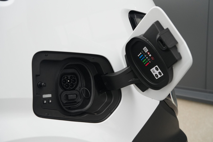 Renault Master E-Tech T35 L3H2 Advance long range 87 kWh 143pk - Navi - Betimmering - Stoelverwarming - Camera - 270GR Deuren - 360 Parkeersensoren -