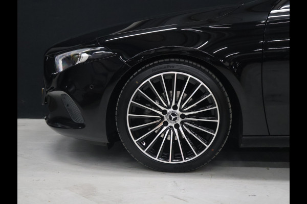Mercedes-Benz A-Klasse 160 Sport [APPLE CARPLAY, AMG, ANDROID, STOELVERWARMING, CRUISE CONTROL, CAMERA, PDC V+A, DIGITAL DASH, STUURWIEL MULTIFUNTIONEEL, CLIMATE CONTROL, START STOP, STUUR LEDER, NIEUWSTAAT]