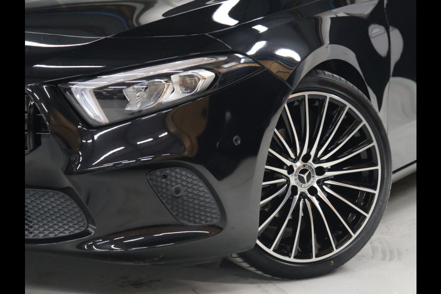 Mercedes-Benz A-Klasse 160 Sport [APPLE CARPLAY, AMG, ANDROID, STOELVERWARMING, CRUISE CONTROL, CAMERA, PDC V+A, DIGITAL DASH, STUURWIEL MULTIFUNTIONEEL, CLIMATE CONTROL, START STOP, STUUR LEDER, NIEUWSTAAT]