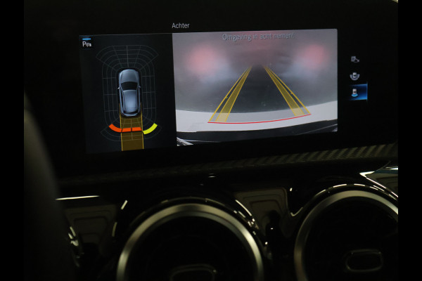 Mercedes-Benz A-Klasse 160 Sport [APPLE CARPLAY, AMG, ANDROID, STOELVERWARMING, CRUISE CONTROL, CAMERA, PDC V+A, DIGITAL DASH, STUURWIEL MULTIFUNTIONEEL, CLIMATE CONTROL, START STOP, STUUR LEDER, NIEUWSTAAT]