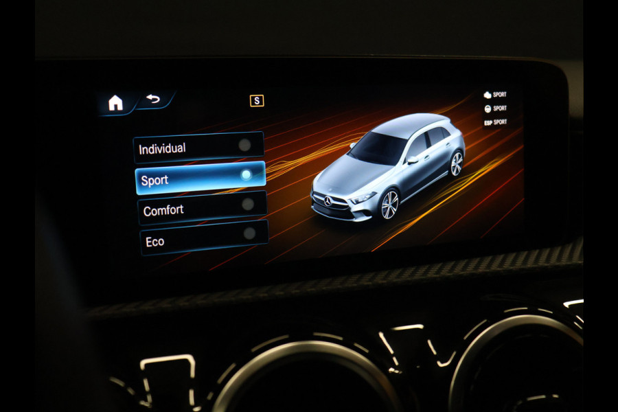 Mercedes-Benz A-Klasse 160 Sport [APPLE CARPLAY, AMG, ANDROID, STOELVERWARMING, CRUISE CONTROL, CAMERA, PDC V+A, DIGITAL DASH, STUURWIEL MULTIFUNTIONEEL, CLIMATE CONTROL, START STOP, STUUR LEDER, NIEUWSTAAT]