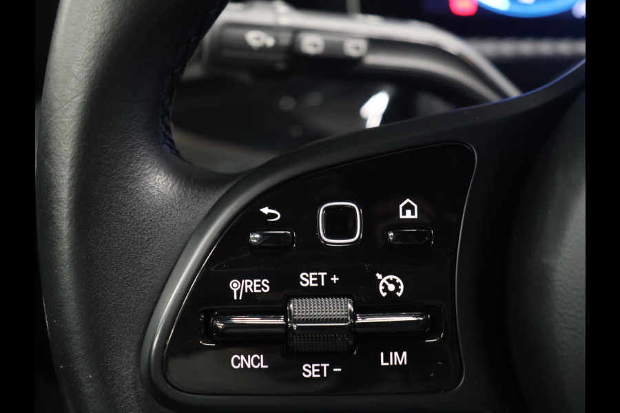 Mercedes-Benz A-Klasse 160 Sport [APPLE CARPLAY, AMG, ANDROID, STOELVERWARMING, CRUISE CONTROL, CAMERA, PDC V+A, DIGITAL DASH, STUURWIEL MULTIFUNTIONEEL, CLIMATE CONTROL, START STOP, STUUR LEDER, NIEUWSTAAT]