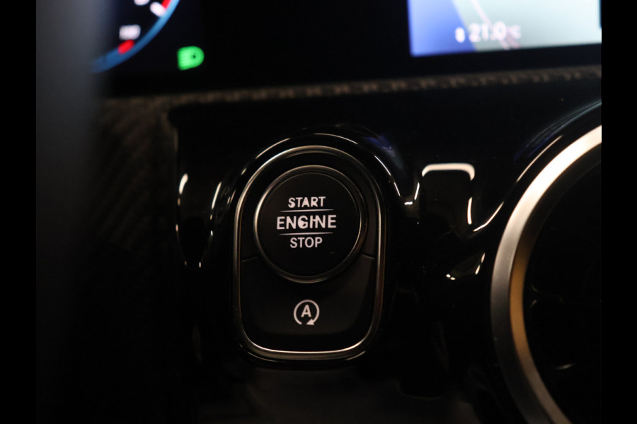 Mercedes-Benz A-Klasse 160 Sport [APPLE CARPLAY, AMG, ANDROID, STOELVERWARMING, CRUISE CONTROL, CAMERA, PDC V+A, DIGITAL DASH, STUURWIEL MULTIFUNTIONEEL, CLIMATE CONTROL, START STOP, STUUR LEDER, NIEUWSTAAT]