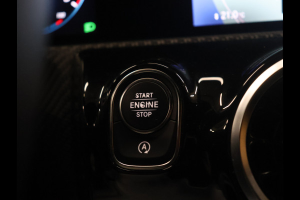 Mercedes-Benz A-Klasse 160 Sport [APPLE CARPLAY, AMG, ANDROID, STOELVERWARMING, CRUISE CONTROL, CAMERA, PDC V+A, DIGITAL DASH, STUURWIEL MULTIFUNTIONEEL, CLIMATE CONTROL, START STOP, STUUR LEDER, NIEUWSTAAT]