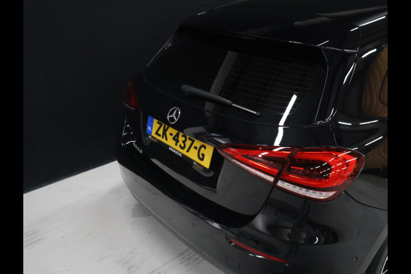 Mercedes-Benz A-Klasse 160 Sport [APPLE CARPLAY, AMG, ANDROID, STOELVERWARMING, CRUISE CONTROL, CAMERA, PDC V+A, DIGITAL DASH, STUURWIEL MULTIFUNTIONEEL, CLIMATE CONTROL, START STOP, STUUR LEDER, NIEUWSTAAT]