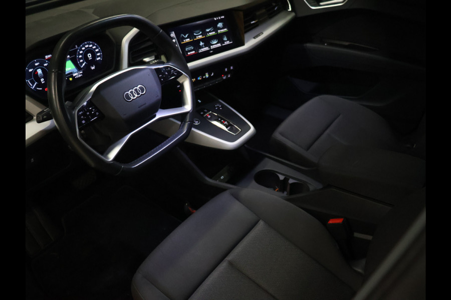 Audi Q4 e-tron 35 Launch edition 55 kWh [ADAPTIVE CRUISE CONTROL, APPLE CARPLAY, ANDROID, STOELVERWARMING, DIGITAL DASH, CAMERA, PDC V+A, STUURWIEL MULTIFUNTIONEEL, ELEKTRISCHE ACHTERKLEP, LED, SMARTPHONE INTERFACE, CLIMATE CONTROL
