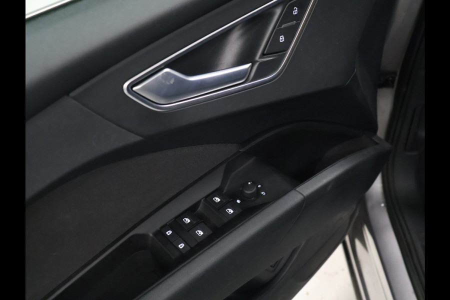 Audi Q4 e-tron 35 Launch edition 55 kWh [ADAPTIVE CRUISE CONTROL, APPLE CARPLAY, ANDROID, STOELVERWARMING, DIGITAL DASH, CAMERA, PDC V+A, STUURWIEL MULTIFUNTIONEEL, ELEKTRISCHE ACHTERKLEP, LED, SMARTPHONE INTERFACE, CLIMATE CONTROL