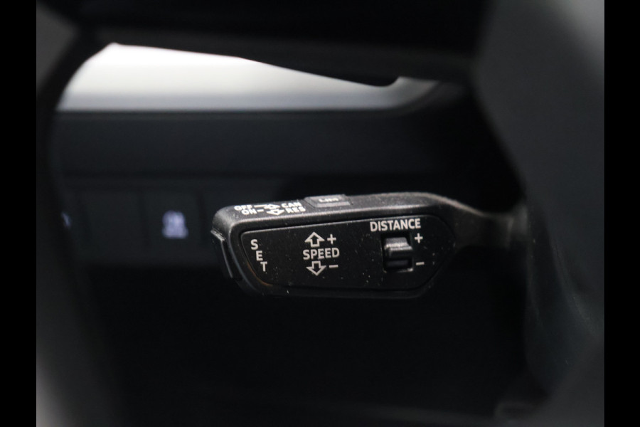 Audi Q4 e-tron 35 Launch edition 55 kWh [ADAPTIVE CRUISE CONTROL, APPLE CARPLAY, ANDROID, STOELVERWARMING, DIGITAL DASH, CAMERA, PDC V+A, STUURWIEL MULTIFUNTIONEEL, ELEKTRISCHE ACHTERKLEP, LED, SMARTPHONE INTERFACE, CLIMATE CONTROL