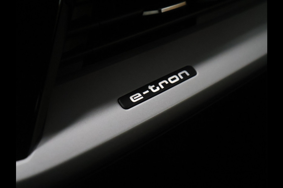 Audi Q4 e-tron 35 Launch edition 55 kWh [ADAPTIVE CRUISE CONTROL, APPLE CARPLAY, ANDROID, STOELVERWARMING, DIGITAL DASH, CAMERA, PDC V+A, STUURWIEL MULTIFUNTIONEEL, ELEKTRISCHE ACHTERKLEP, LED, SMARTPHONE INTERFACE, CLIMATE CONTROL