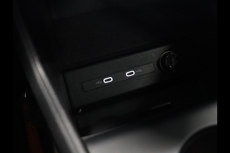 Audi Q4 e-tron 35 Launch edition 55 kWh [ADAPTIVE CRUISE CONTROL, APPLE CARPLAY, ANDROID, STOELVERWARMING, DIGITAL DASH, CAMERA, PDC V+A, STUURWIEL MULTIFUNTIONEEL, ELEKTRISCHE ACHTERKLEP, LED, SMARTPHONE INTERFACE, CLIMATE CONTROL