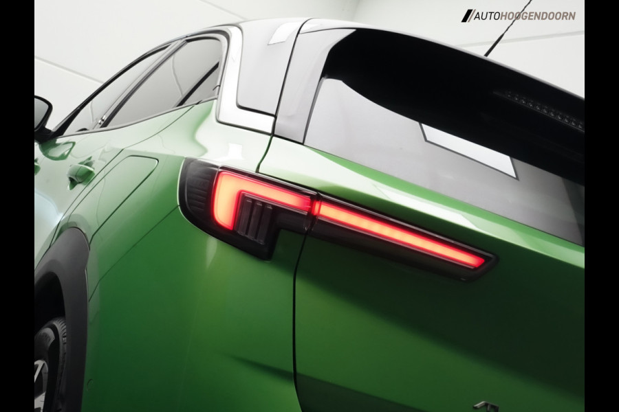 Opel Mokka-e Ultimate Sport 50-kWh (APPLE CARPLAY,STUUR-STOELVERWARMING,KEYLESS,ACHTERUITRIJCAMERA,LANE ASSIST,ADAPTIVE CRUISE)