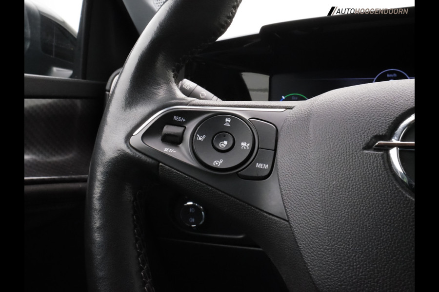 Opel Mokka-e Ultimate Sport 50-kWh (APPLE CARPLAY,STUUR-STOELVERWARMING,KEYLESS,ACHTERUITRIJCAMERA,LANE ASSIST,ADAPTIVE CRUISE)