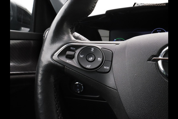 Opel Mokka-e Ultimate Sport 50-kWh (APPLE CARPLAY,STUUR-STOELVERWARMING,KEYLESS,ACHTERUITRIJCAMERA,LANE ASSIST,ADAPTIVE CRUISE)
