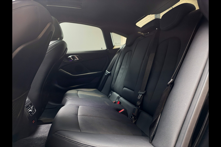 BMW 2 Serie Gran Coupé 218i M-Sport Pano | ACC | Camera | Leder | LED | 19"