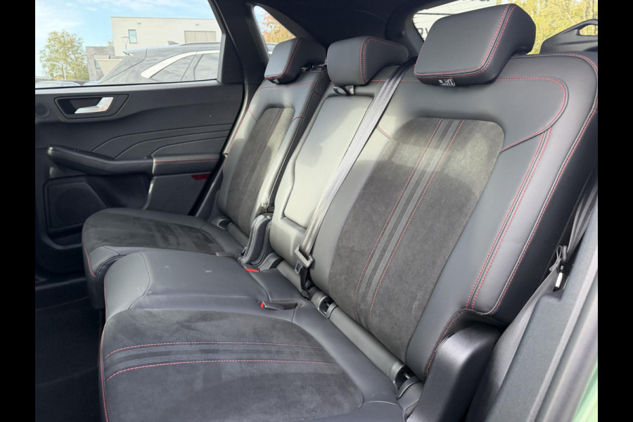 Ford Kuga 2.5 PHEV ST-Line X 243pk | Black Package | Wegklapbare trekhaak (elektrisch bedienbaar) | Panoramadak, elektrisch te openen | Adaptieve Matrix LED koplampen met | Winter Pack