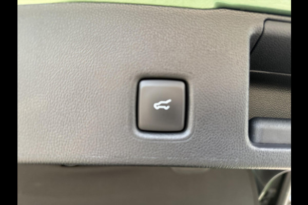 Ford Kuga 2.5 PHEV ST-Line X 243pk | Black Package | Wegklapbare trekhaak (elektrisch bedienbaar) | Panoramadak, elektrisch te openen | Adaptieve Matrix LED koplampen met | Winter Pack
