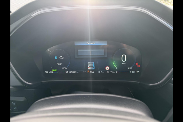 Ford Kuga 2.5 PHEV ST-Line X 243pk | Black Package | Wegklapbare trekhaak (elektrisch bedienbaar) | Panoramadak, elektrisch te openen | Adaptieve Matrix LED koplampen met | Winter Pack