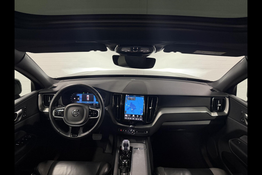 Volvo XC60 2.0 T6 Plug-in hybrid AWD Plus Black Edition Trekhaak | Open dak | Adapt. cruise | Stuur-/Stoelverwarming | Dodehoek | Memory | Camera | Google