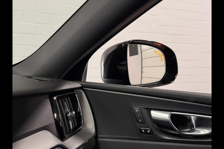 Volvo XC60 2.0 T6 Plug-in hybrid AWD Plus Black Edition Trekhaak | Open dak | Adapt. cruise | Stuur-/Stoelverwarming | Dodehoek | Memory | Camera | Google