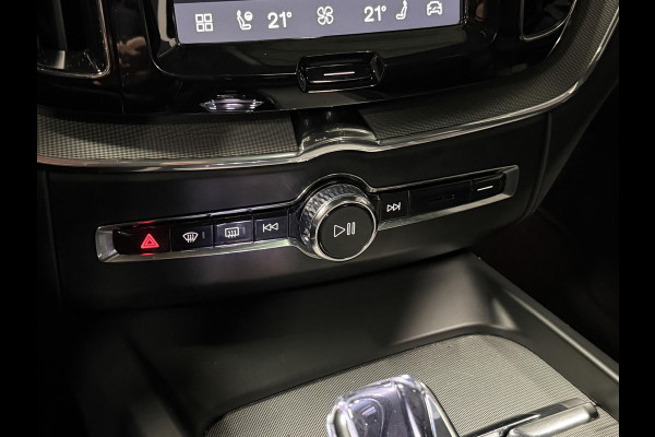 Volvo XC60 2.0 T6 Plug-in hybrid AWD Plus Black Edition Trekhaak | Open dak | Adapt. cruise | Stuur-/Stoelverwarming | Dodehoek | Memory | Camera | Google