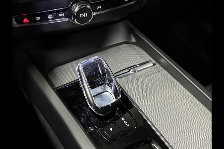 Volvo XC60 2.0 T6 Plug-in hybrid AWD Plus Black Edition Trekhaak | Open dak | Adapt. cruise | Stuur-/Stoelverwarming | Dodehoek | Memory | Camera | Google
