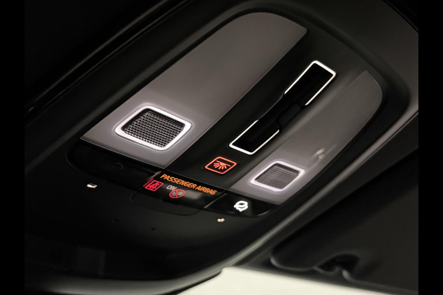 Volvo XC60 2.0 T6 Plug-in hybrid AWD Plus Black Edition Trekhaak | Open dak | Adapt. cruise | Stuur-/Stoelverwarming | Dodehoek | Memory | Camera | Google