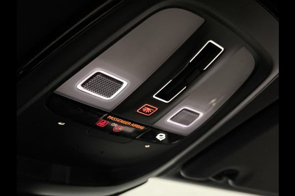 Volvo XC60 2.0 T6 Plug-in hybrid AWD Plus Black Edition Trekhaak | Open dak | Adapt. cruise | Stuur-/Stoelverwarming | Dodehoek | Memory | Camera | Google
