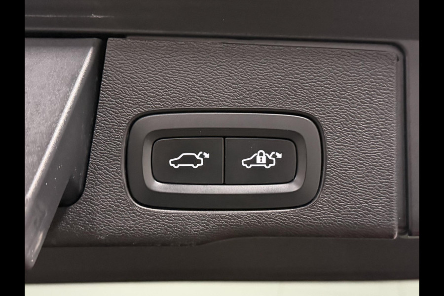 Volvo XC60 2.0 T6 Plug-in hybrid AWD Plus Black Edition Trekhaak | Open dak | Adapt. cruise | Stuur-/Stoelverwarming | Dodehoek | Memory | Camera | Google