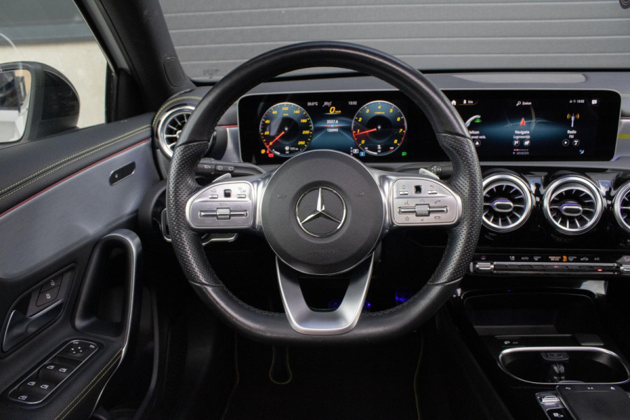 Mercedes-Benz A-Klasse 200 AMG Edition PANO SFEER LED ACC CARPLAY