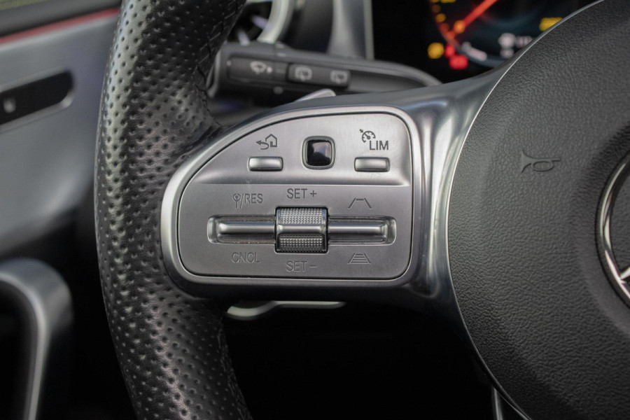 Mercedes-Benz A-Klasse 200 AMG Edition PANO SFEER LED ACC CARPLAY