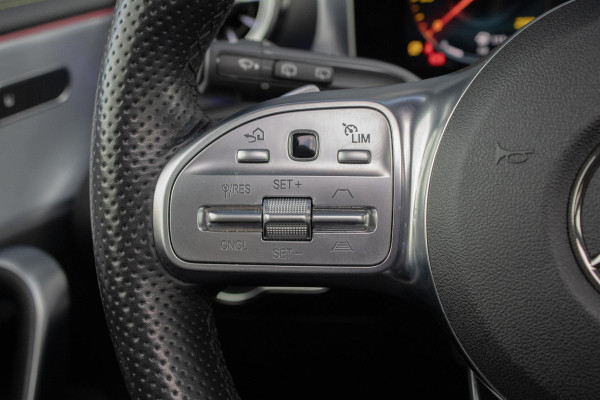 Mercedes-Benz A-Klasse 200 AMG Edition PANO SFEER LED ACC CARPLAY