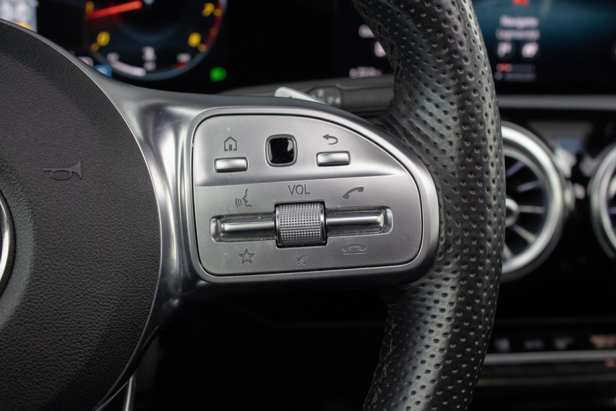 Mercedes-Benz A-Klasse 200 AMG Edition PANO SFEER LED ACC CARPLAY
