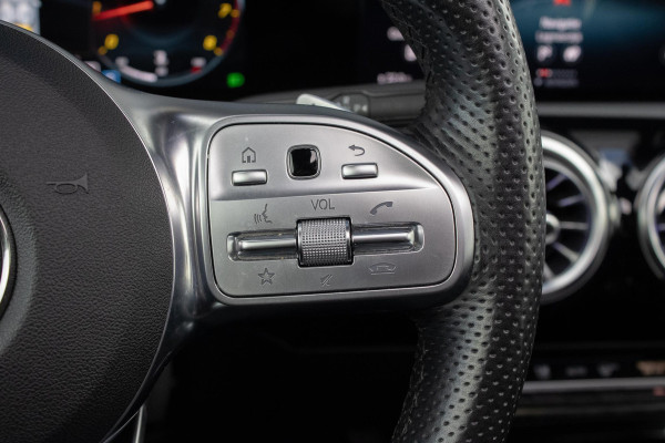 Mercedes-Benz A-Klasse 200 AMG Edition PANO SFEER LED ACC CARPLAY