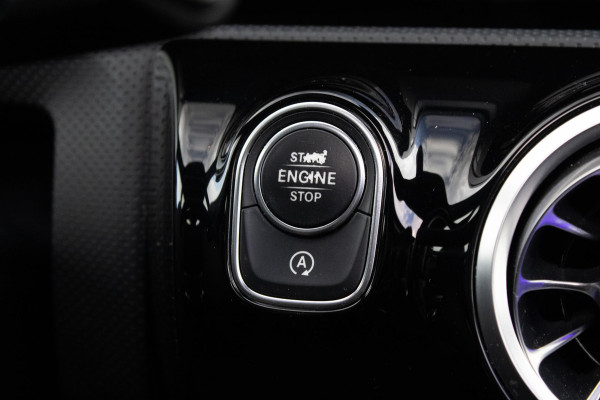 Mercedes-Benz A-Klasse 200 AMG Edition PANO SFEER LED ACC CARPLAY